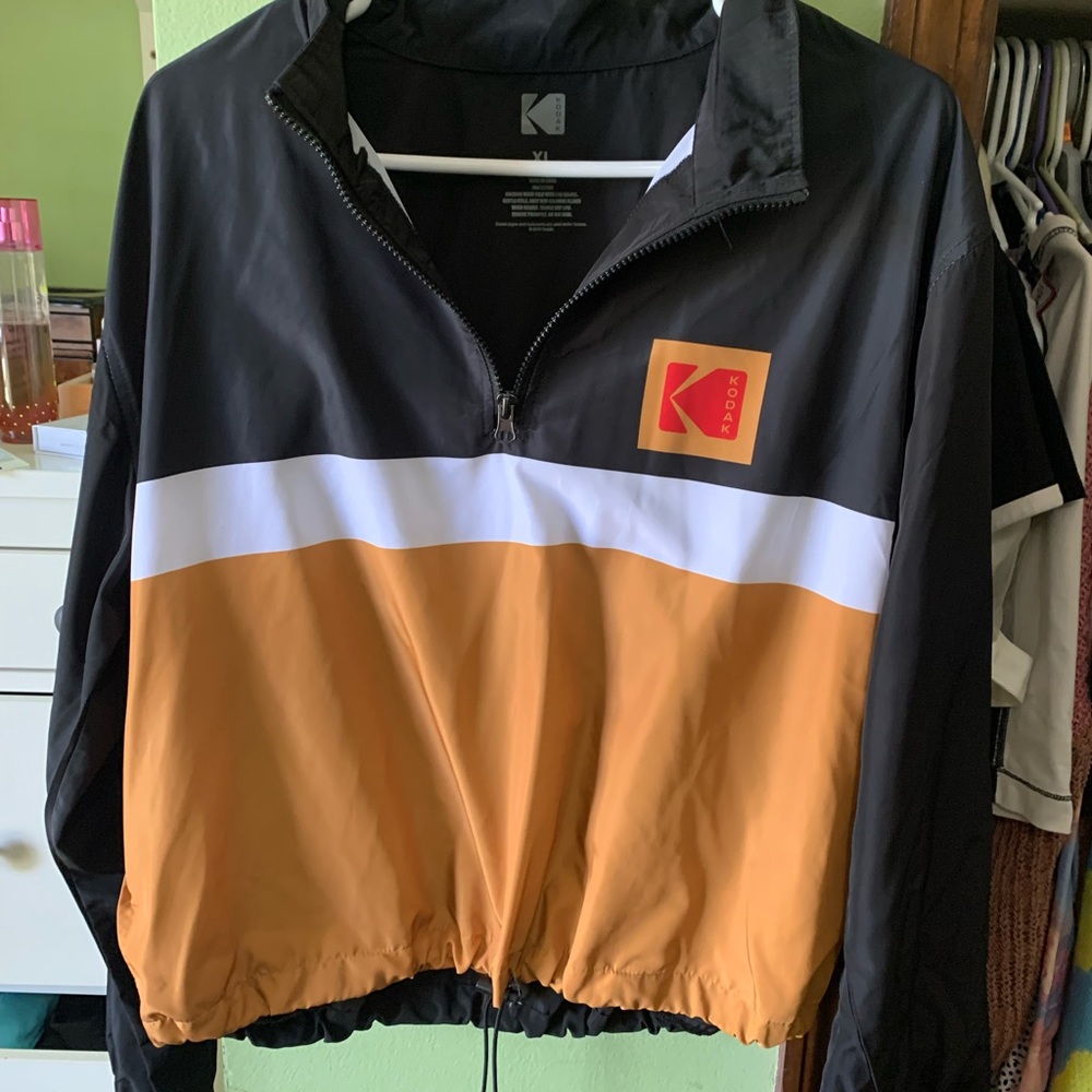 Cropped wind breaker